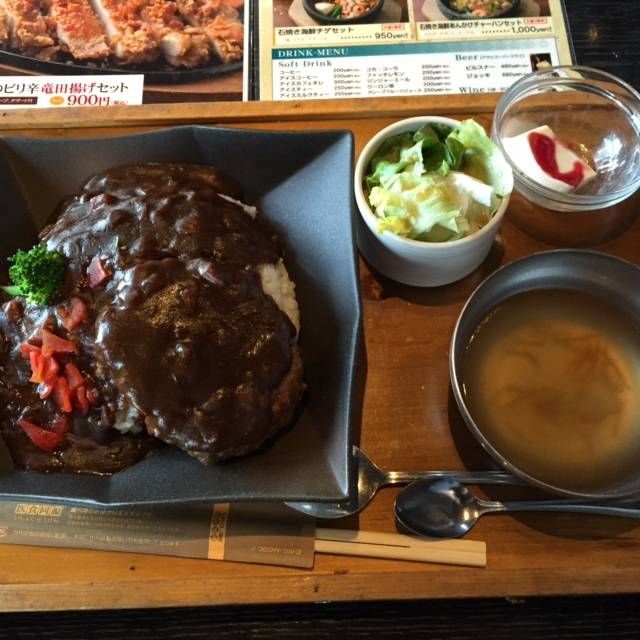 ハンバーグカレー