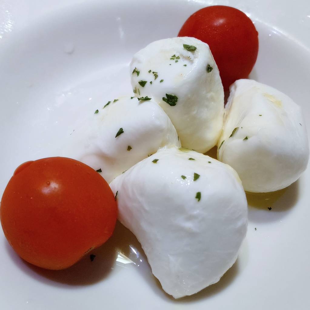 バッファローモッツァレラのカプレーゼ