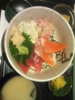 まぐろとサーモンのアボカド丼