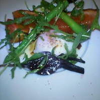 タスマニアサーモンの自家製スモークの皮目…