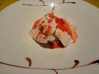 苺とヨーグルトのセミフレッド