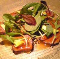 炙り和牛とアボカドのカルパッチョ　卵黄と…