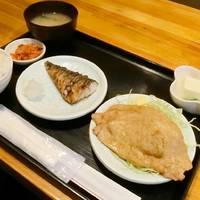 生姜焼きと鯖塩焼き定食