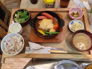 煮込みチーズハンバーグ定食