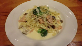 鮭と茸のクリームソース