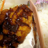 味噌カツロース弁当