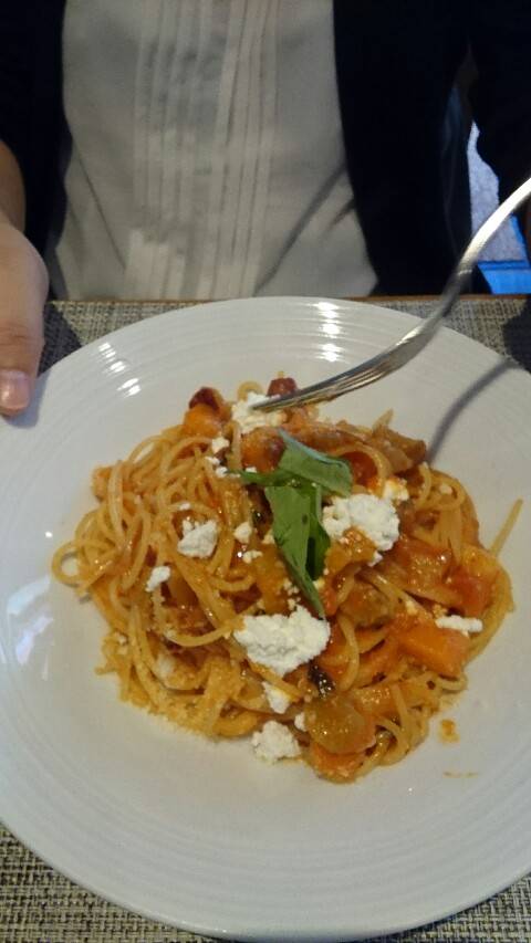 くるみと鶏肉のゴルゴンゾーラクリームソース