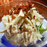 ごぼうと牛タンのサラダ