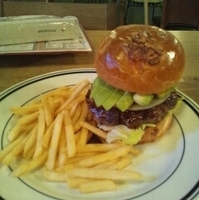 ビッグアボカドバーガー