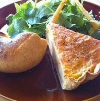 ベーグルとキッシュのプレート