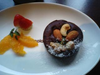 ナッツのチョコレートケーキ