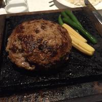 牛ハンバーグステーキの溶岩焼