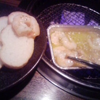 小エビのアヒージョ　バケット添え