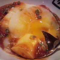 ピリ辛そぼろの温玉ヤッコ