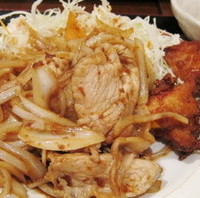 ランチメニューしょうが焼きとから揚げ定食