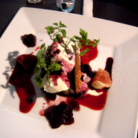 自家製ブルーベリーソースのチーズケーキ