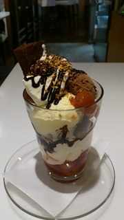 シュバルツベルダーキルシュパフェ