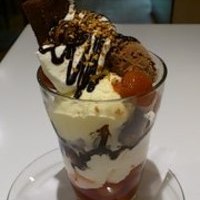 シュバルツベルダーキルシュパフェ