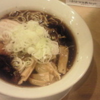 黒醤油ラーメン