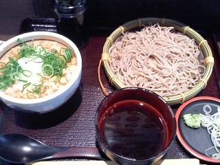 温玉鮭丼とせいろそばのセット