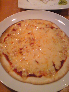 たっぷりチーズのピザ