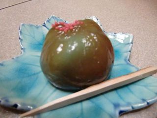 葛の抹茶餡包み