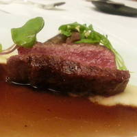 熊本産、赤牛ロース肉の炭火焼