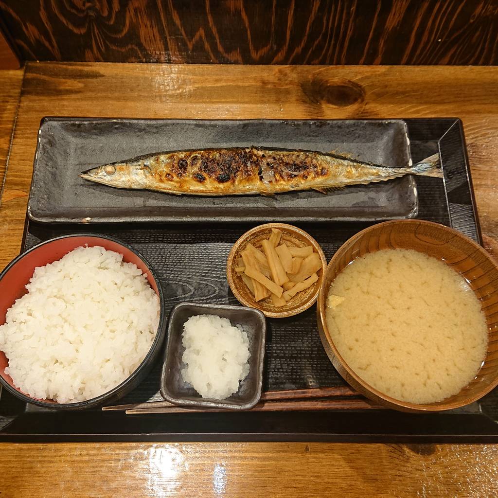 さんま塩焼き定食