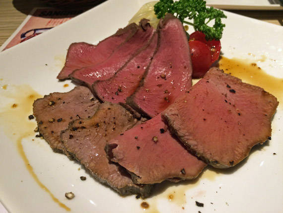 牛タンのアヒージョ