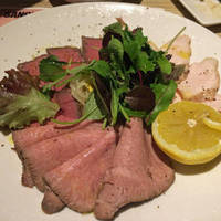 牛タンのアヒージョ