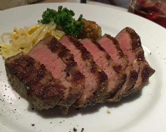 牛タンのアヒージョ