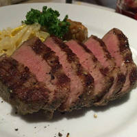 牛タンのアヒージョ