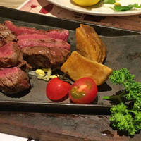 牛タンのアヒージョ