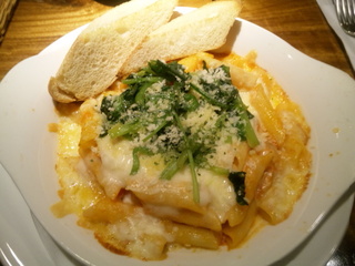 ツナとほうれん草のトマトソースのペンネグラタン