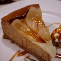 ビターキャラメルと洋梨のベイクドチーズケ…