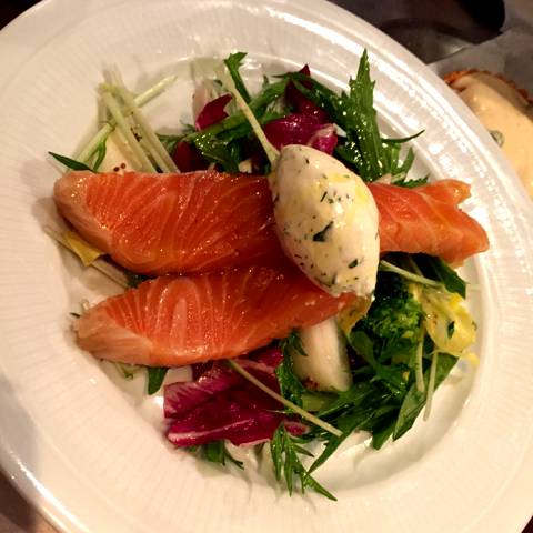 スモークサーモンと野菜の盛り合わせ