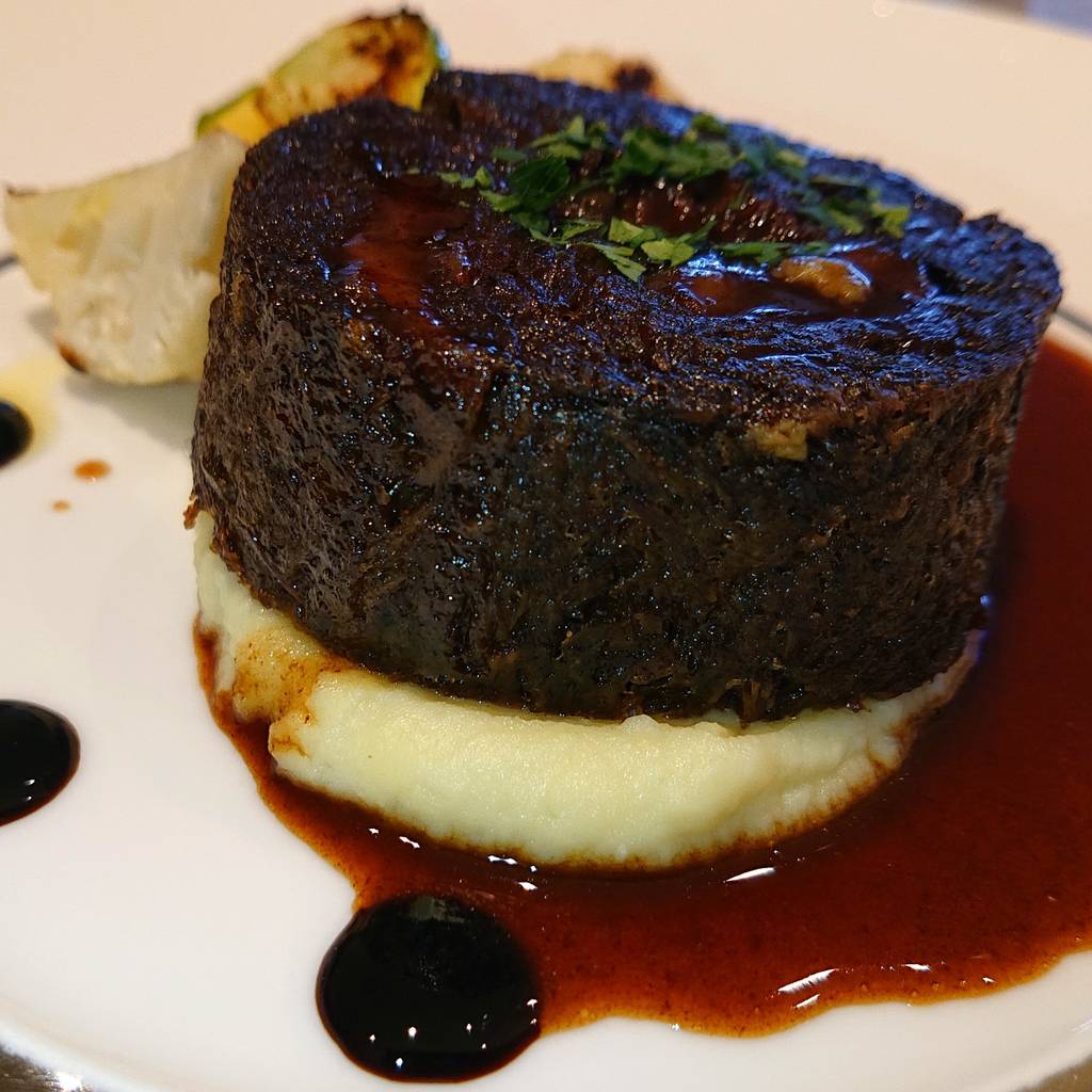 牛ほほ肉の赤ワイン煮 セルクルスタイル