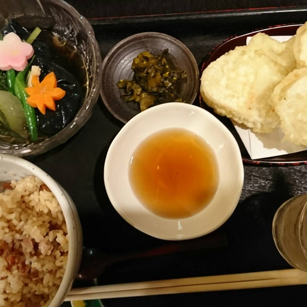 いけまさ亭の、７月度のお昼ごはん定食の、盛り付け例です。