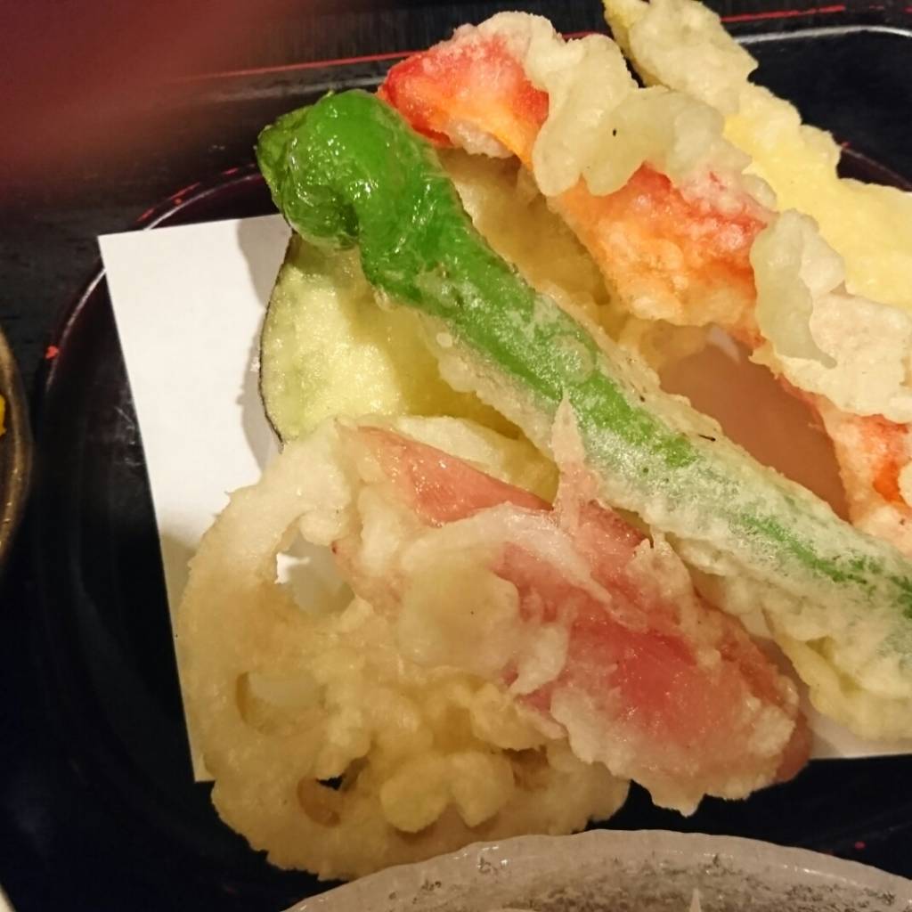 いけまさ亭の、８月度のお昼ご飯定食の夏野菜の天ぷらです。