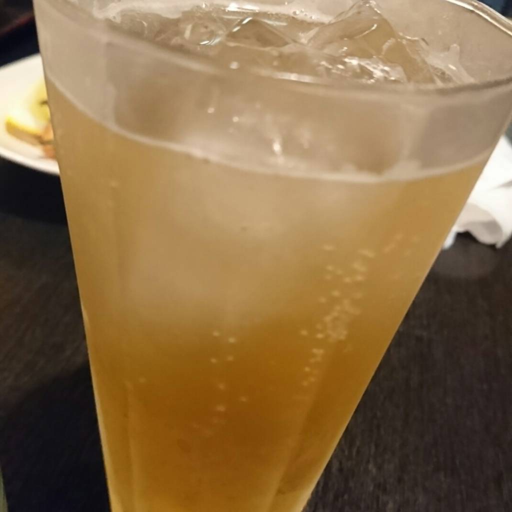 いけまさ亭の、梅酒のソーダ割りです。