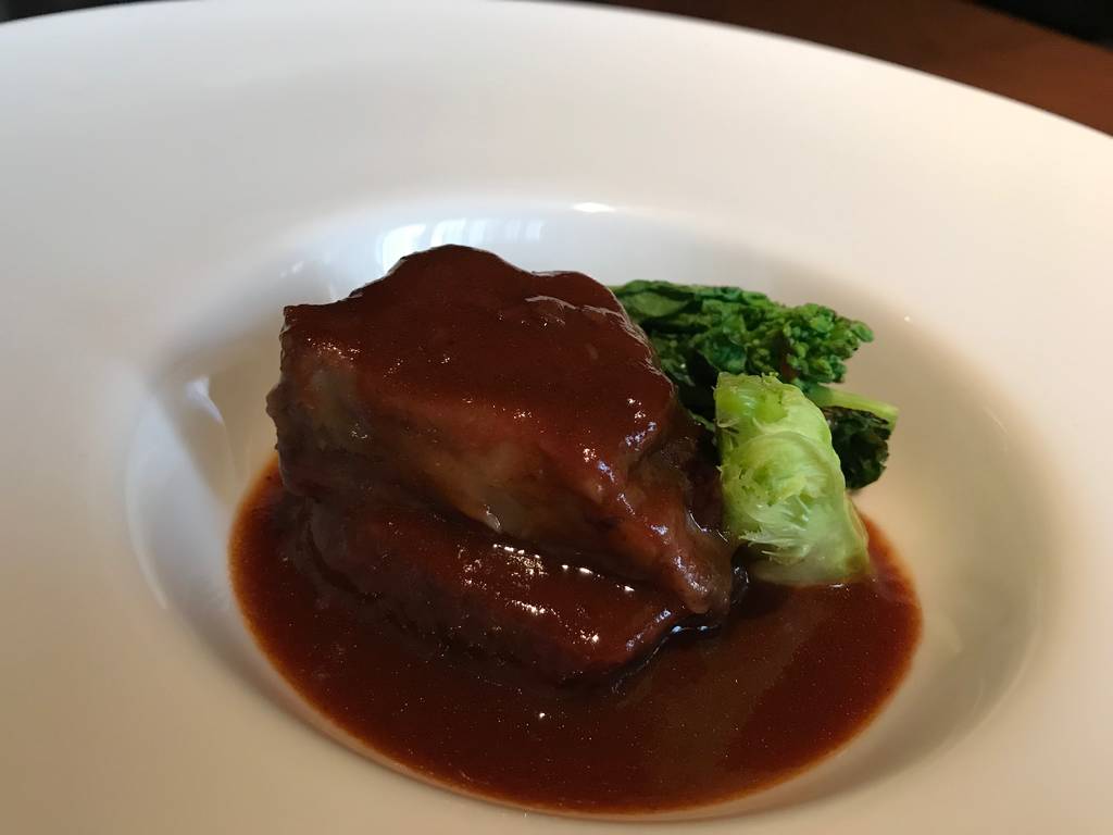 牛ほほ肉のワイン煮