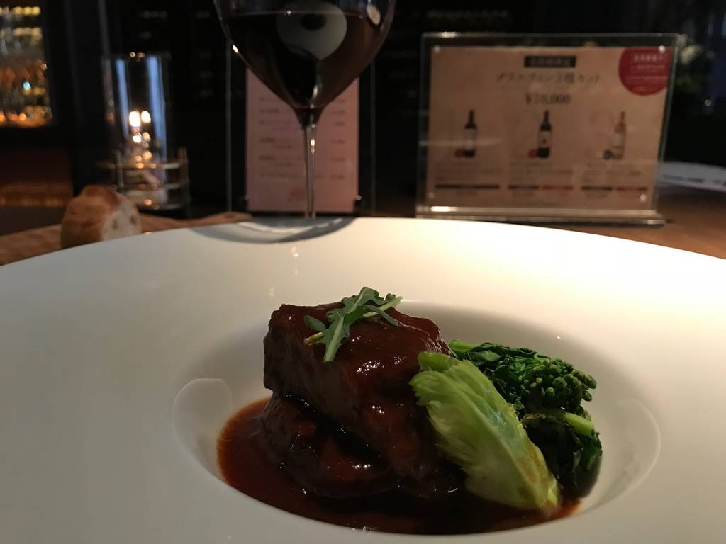 牛ほほ肉のワイン煮