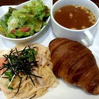 クロワッサンのハーフパスタプレート