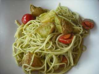 ほくほくじゃがいもとチェリートマトのバジルパスタ