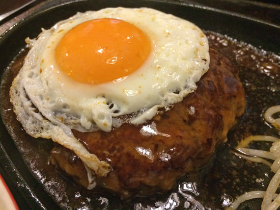 ダイナマイト洋食屋さんのハンバーグ