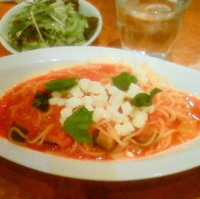 トマトとバジルのモッツアレラチーズ