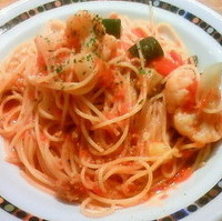 サルシッチャと彩り野菜のトマトソース