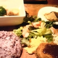 アボカドとクリームチーズのコロッケランチ