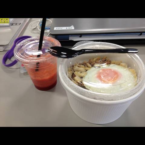 ガパオとトマトのスムージーランチ
