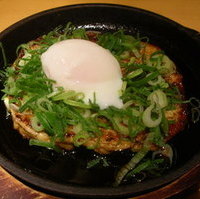 つくねの月見鉄板焼き